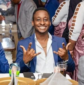 Meet your Posher, Jean moise